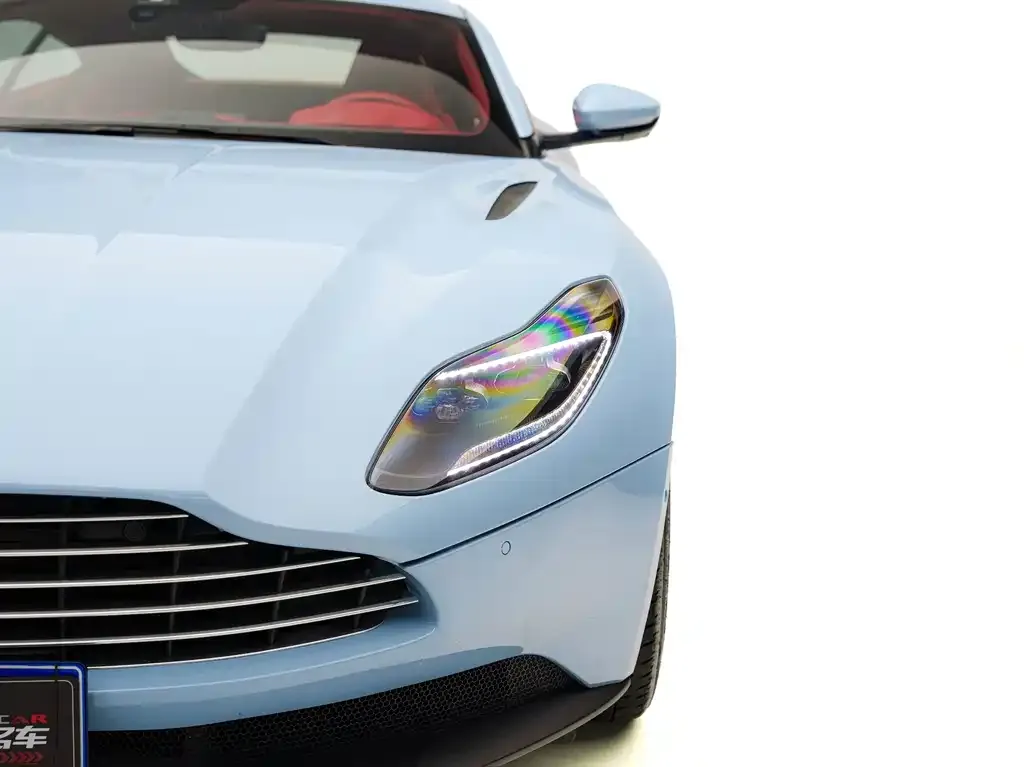 Aston Martin DB11 — фото 7