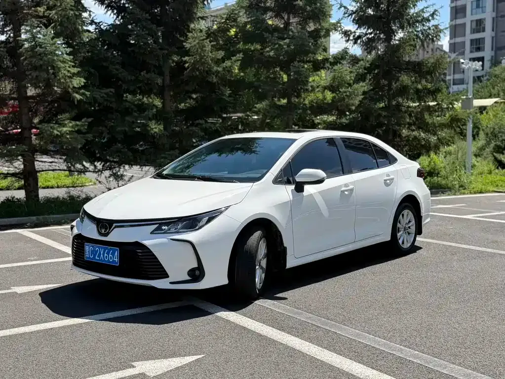 Toyota Corolla — фото 1