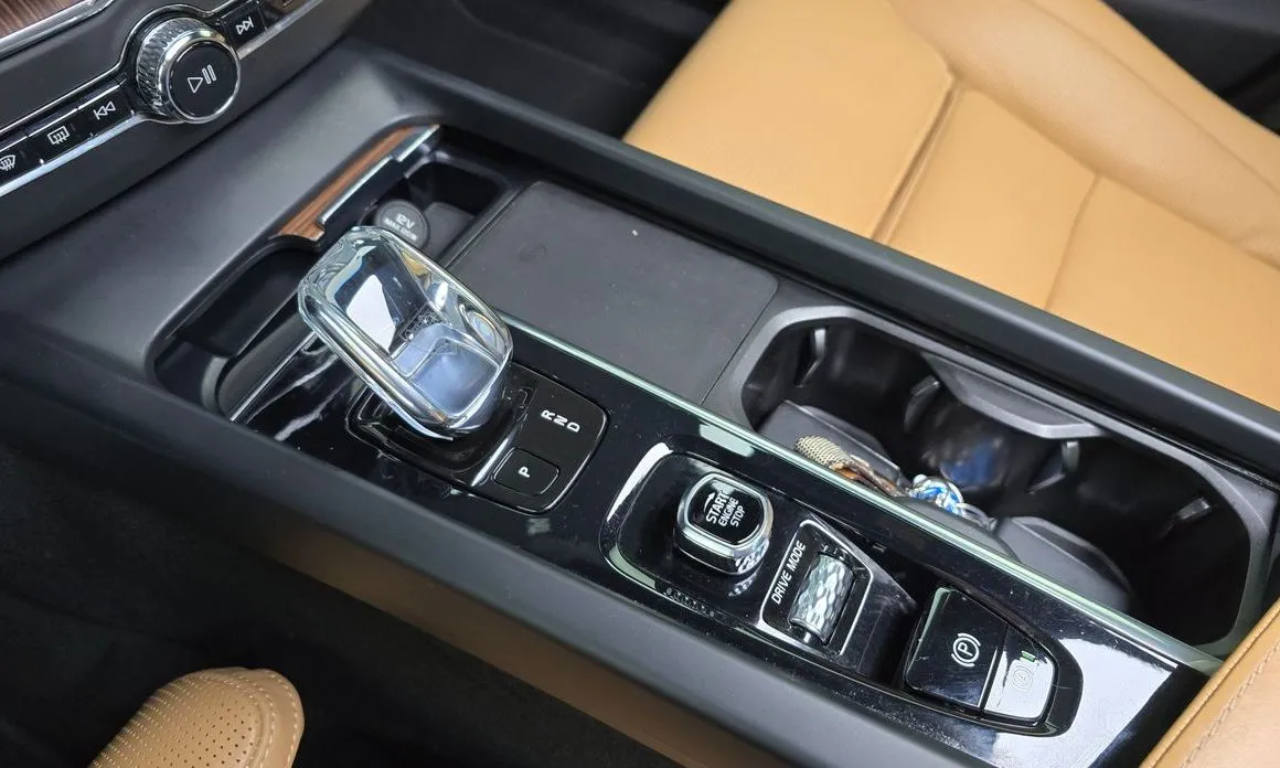 Volvo XC60 2021 из KR, фото 8