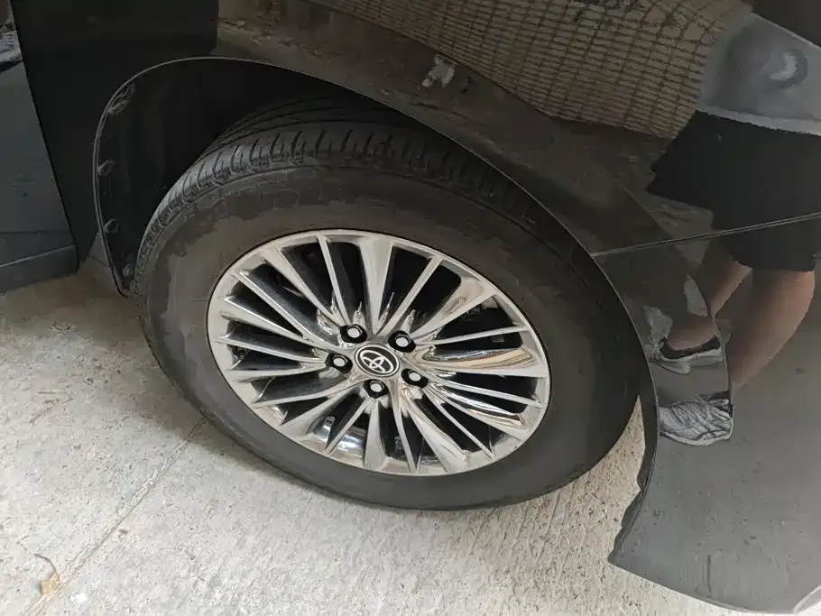 Toyota Alphard — фото 4