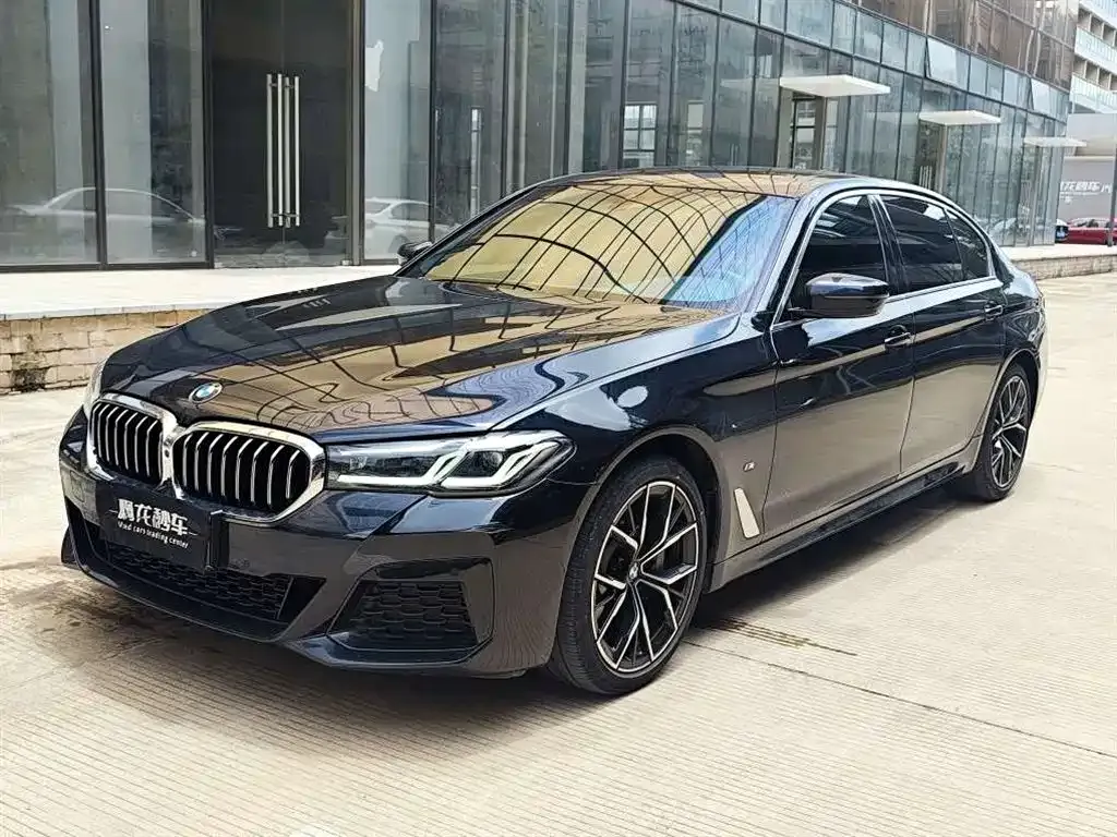 BMW 5 Series — фото 1