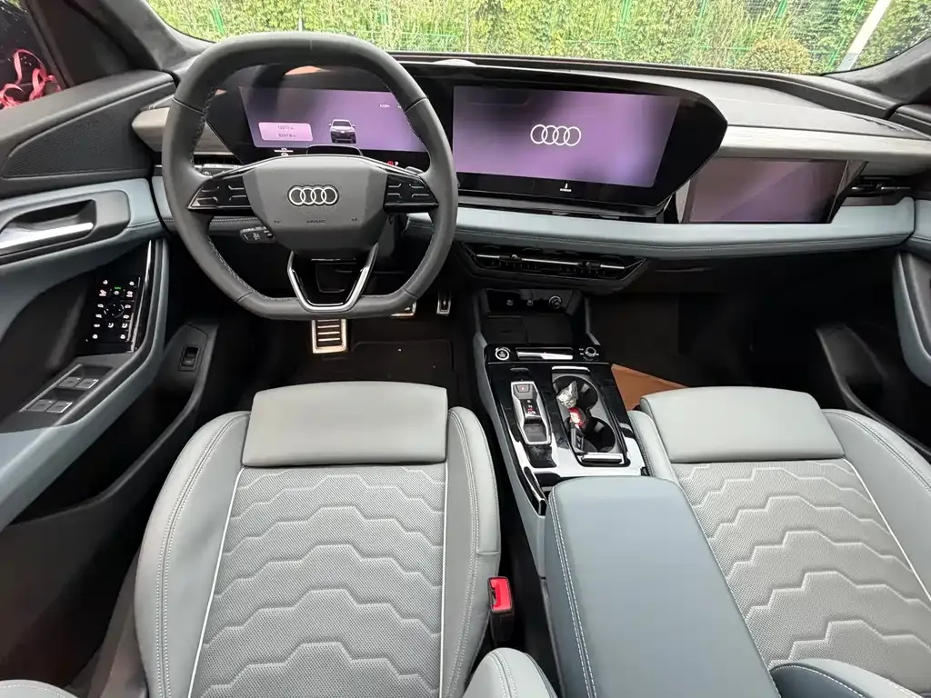 Audi Q6L e-tron — фото 2