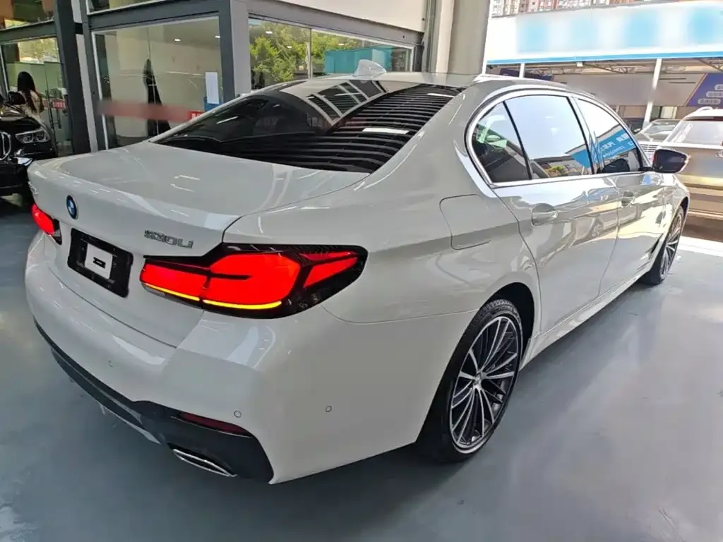 BMW 5 Series — фото 10