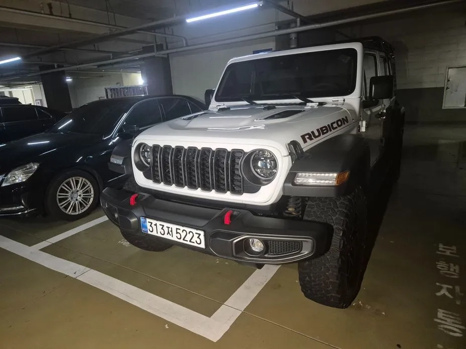 Jeep Wrangler — фото 1