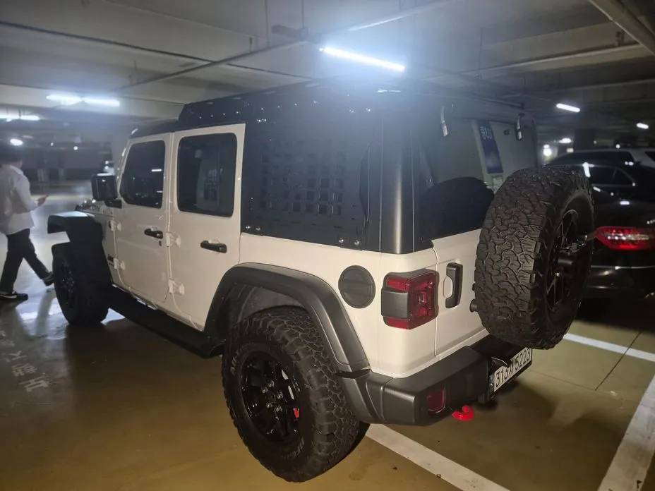 Jeep Wrangler — фото 7