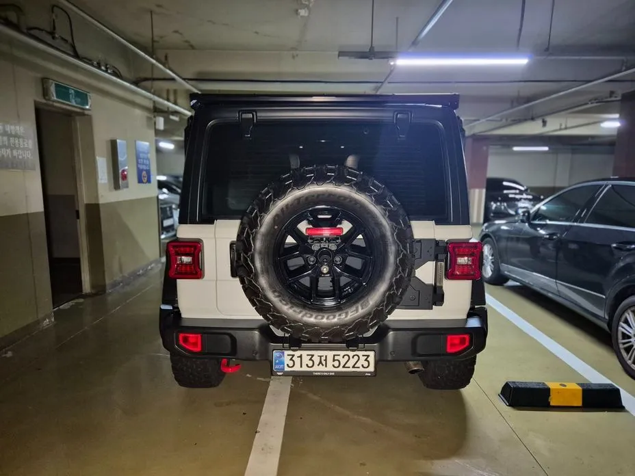 Jeep Wrangler — фото 10