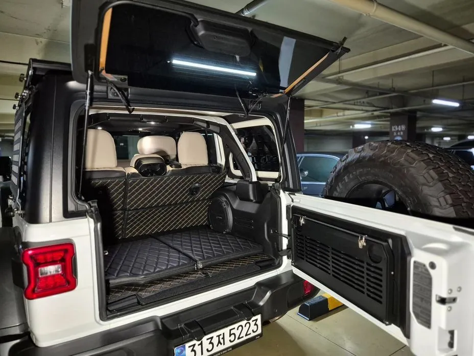 Jeep Wrangler — фото 6