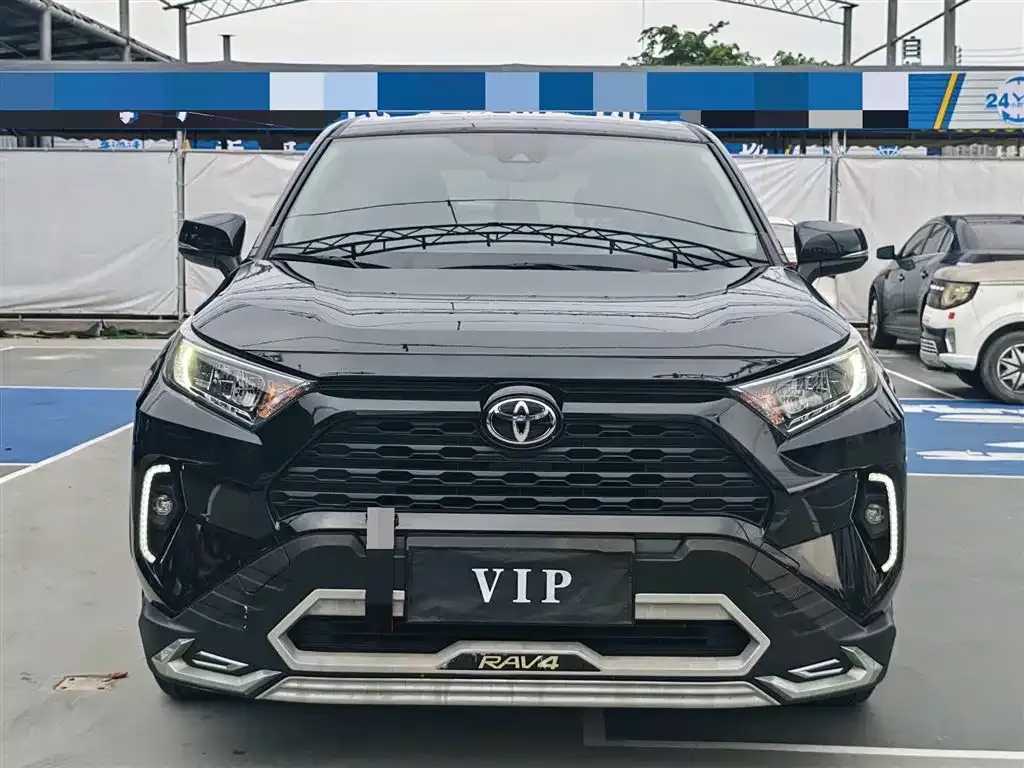 Toyota RAV4 2023 из CN, фото 2