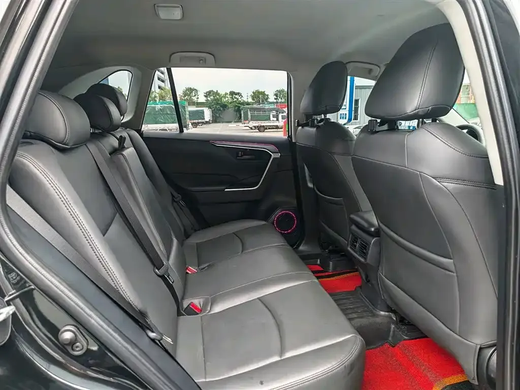 Toyota RAV4 2023 из CN, фото 3