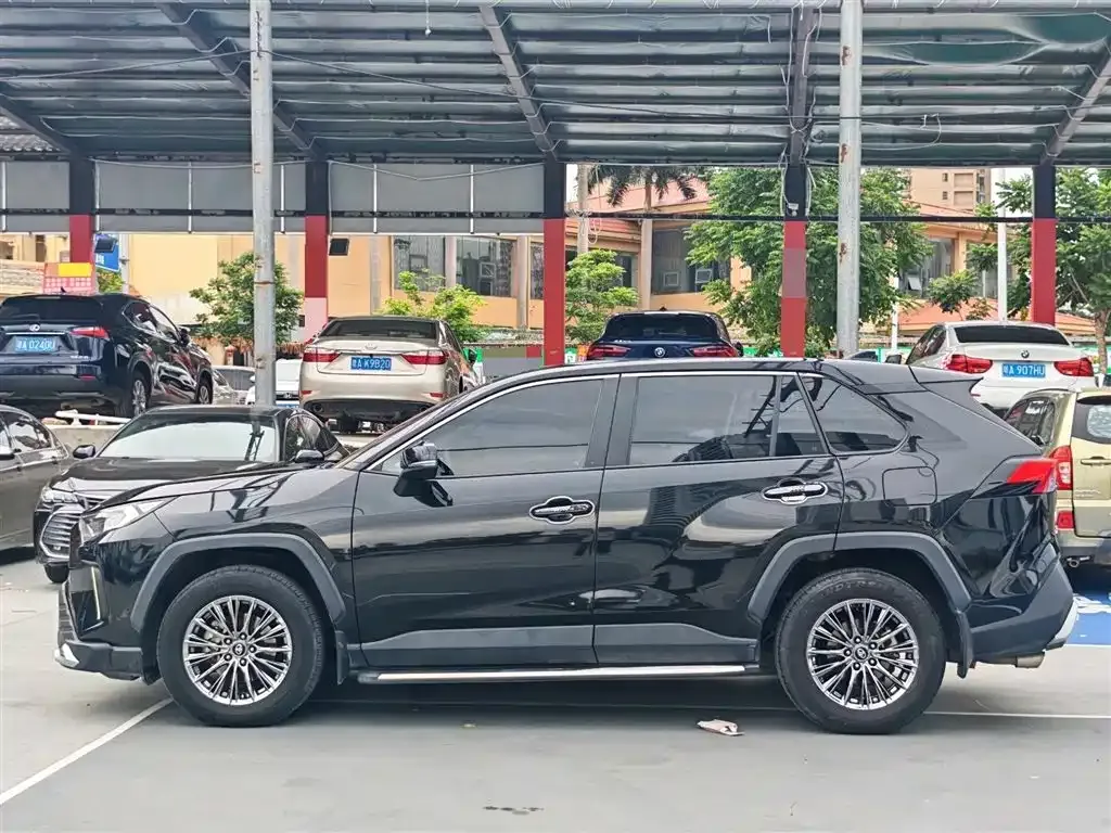 Toyota RAV4 2023 из CN, фото 9