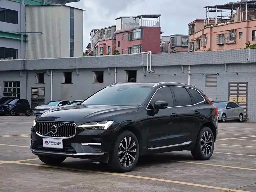 Volvo XC60 — фото 1