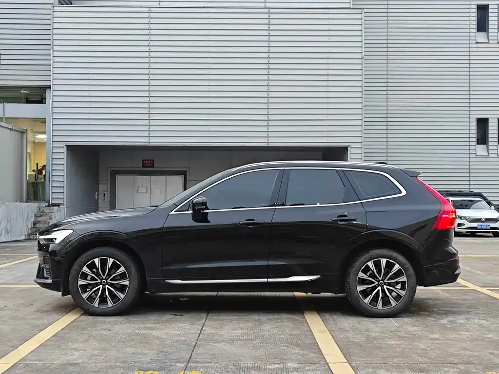 Volvo XC60 — фото 8