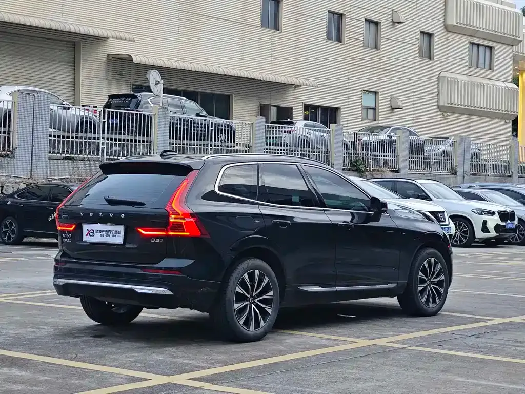 Volvo XC60 — фото 9