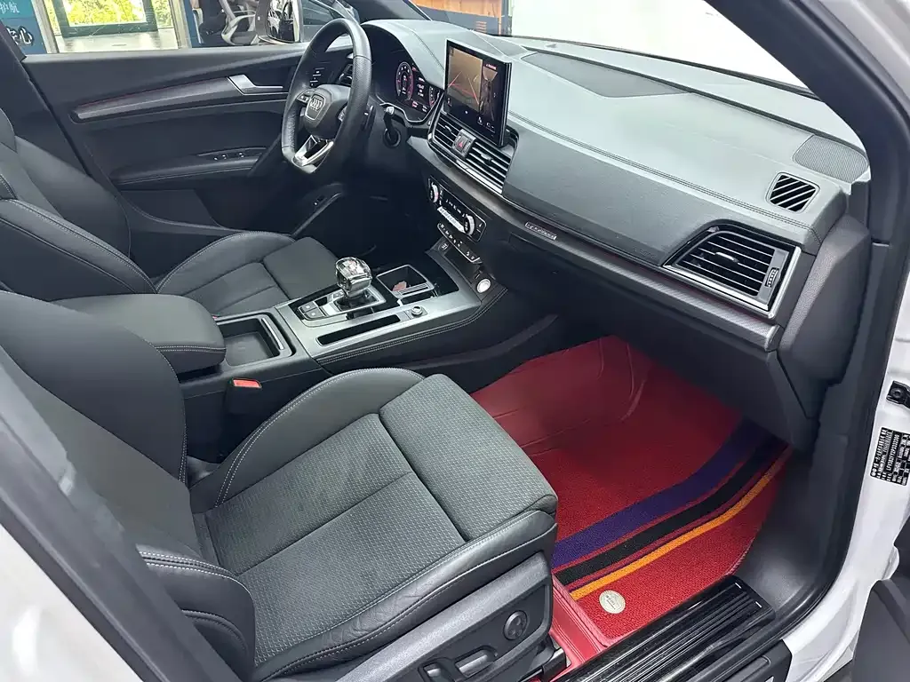 Audi Q5L Sportback — фото 5