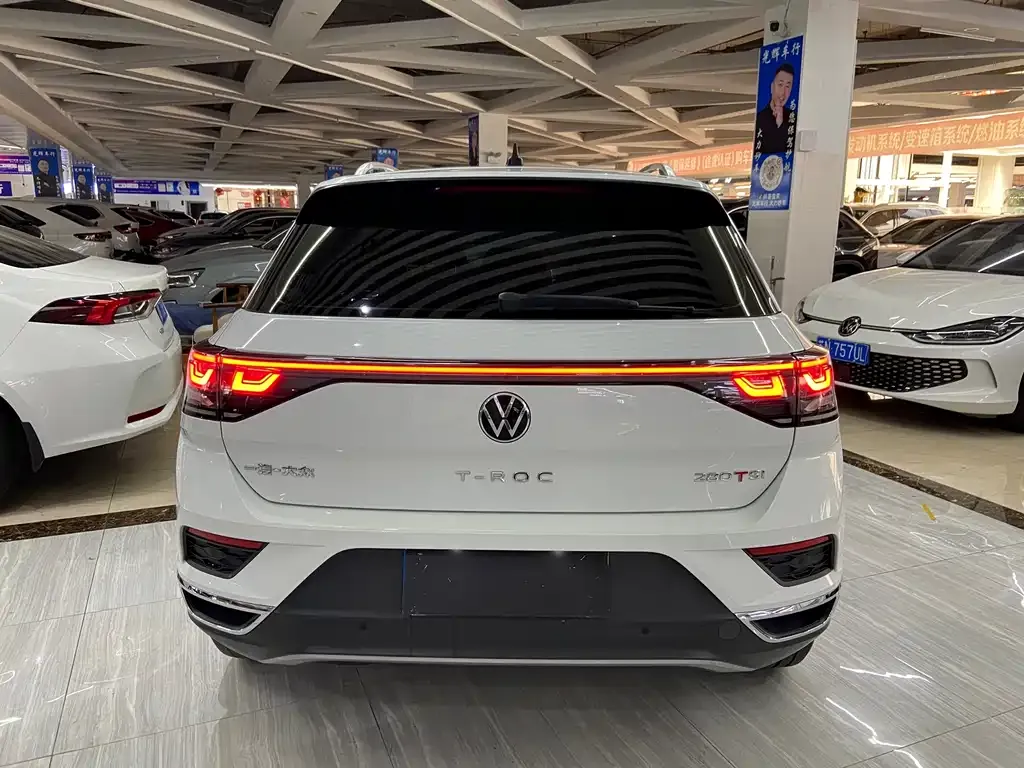 Volkswagen T-Roc — фото 9