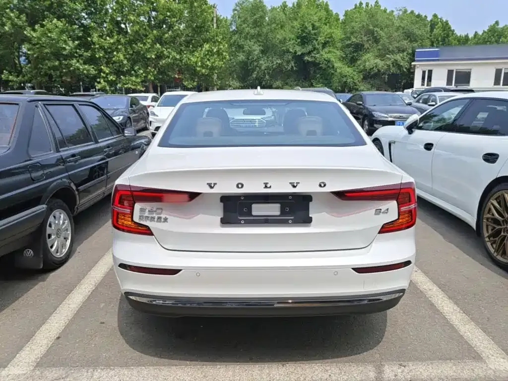 Volvo S60 — фото 10