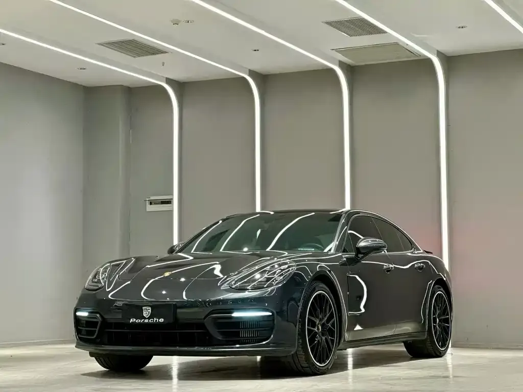 Porsche Panamera — фото 1