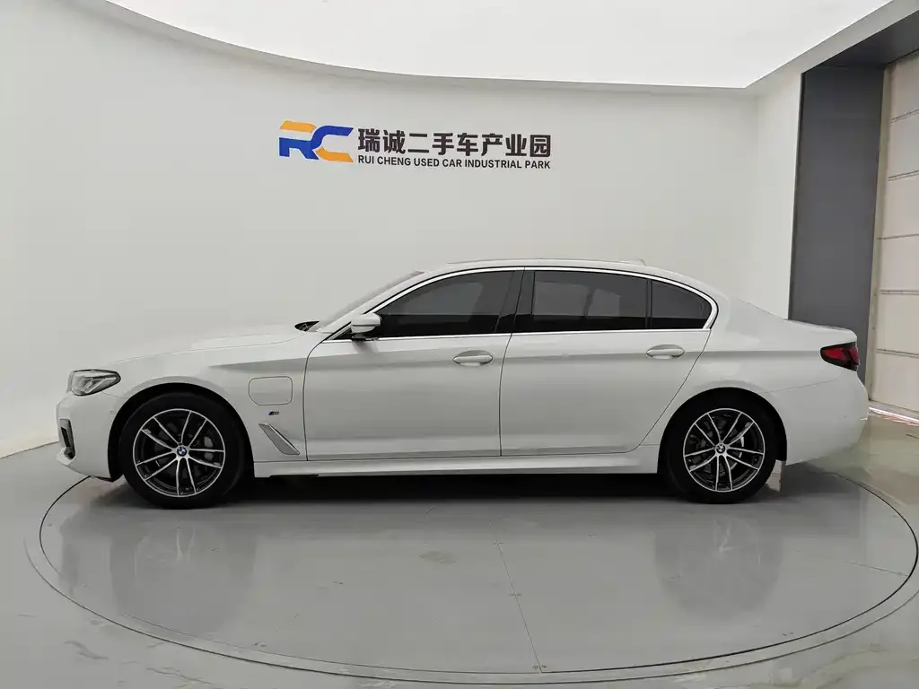 BMW 5 Series New Energy — фото 10