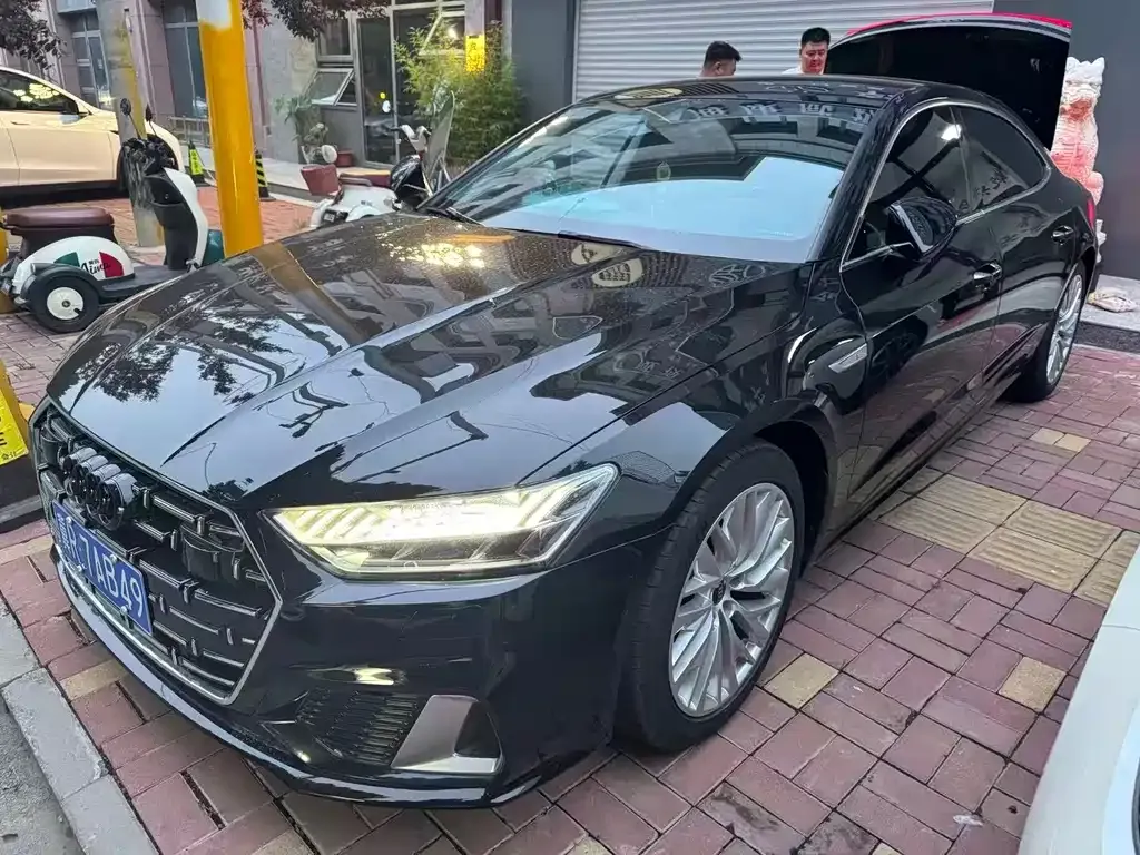 Audi A7L — фото 1