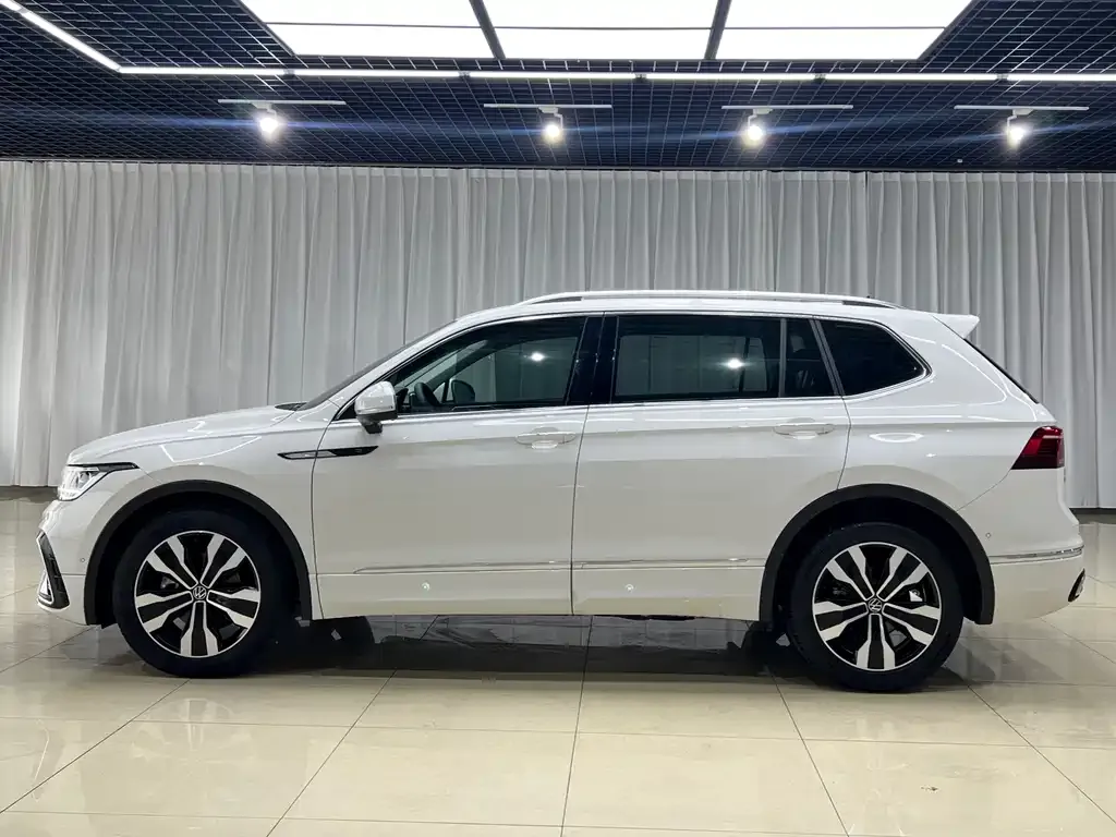 Volkswagen Tiguan L — фото 2
