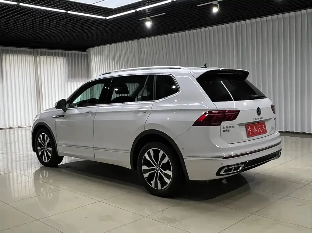Volkswagen Tiguan L — фото 10