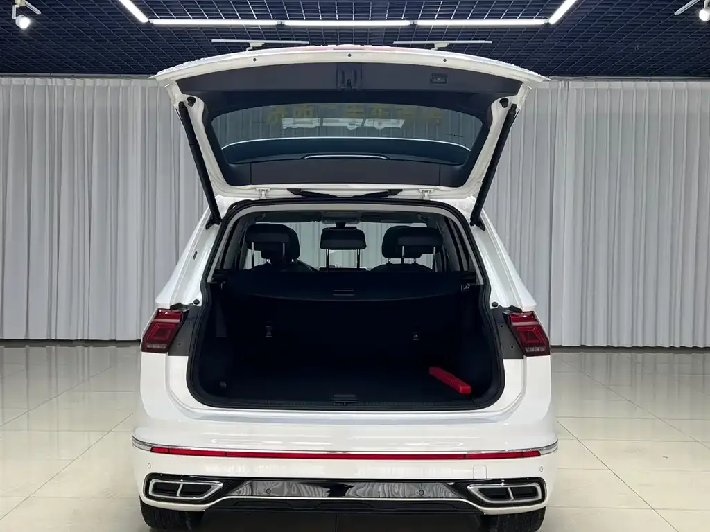 Volkswagen Tiguan L — фото 3