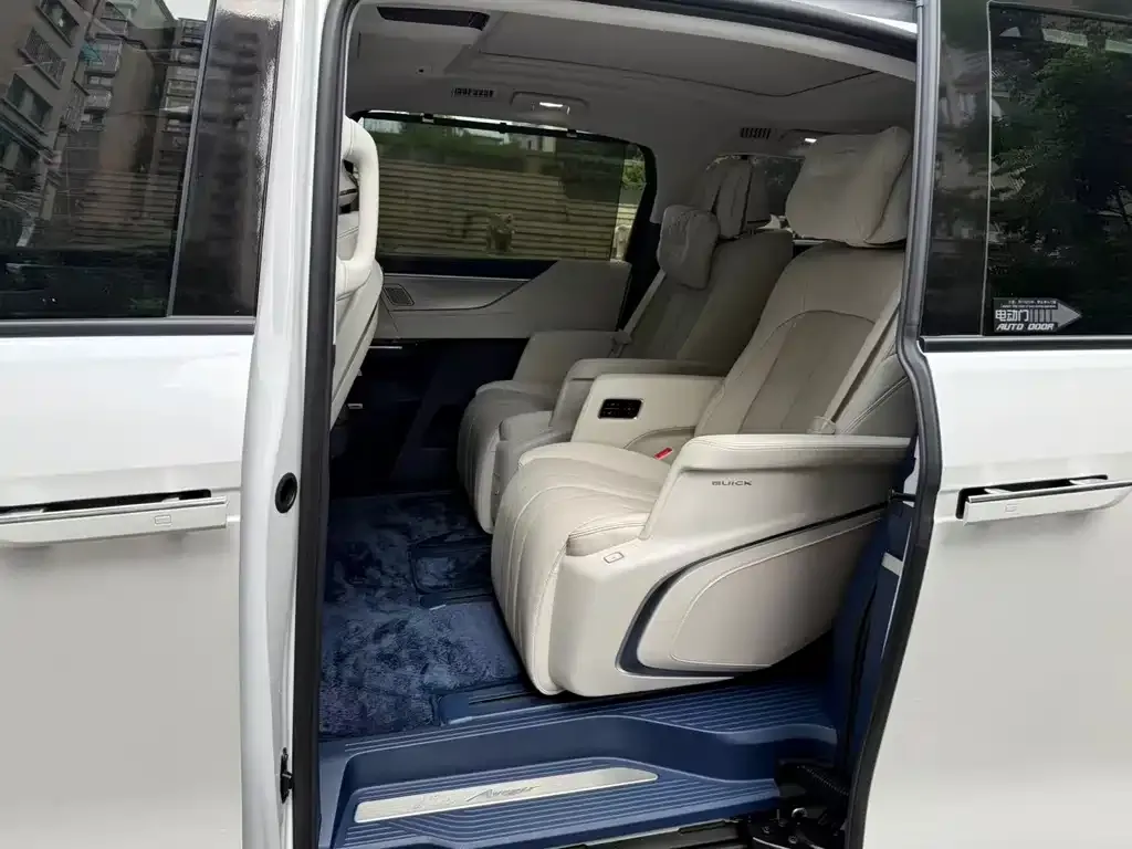 Buick GL8 Hybrid — фото 2