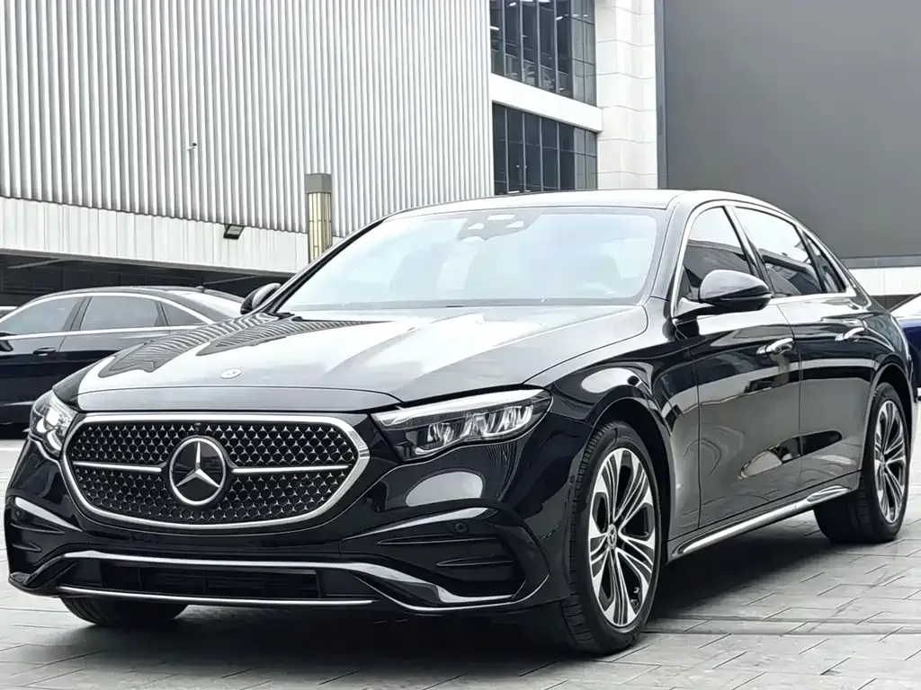 Mercedes-Benz E-Class — фото 1