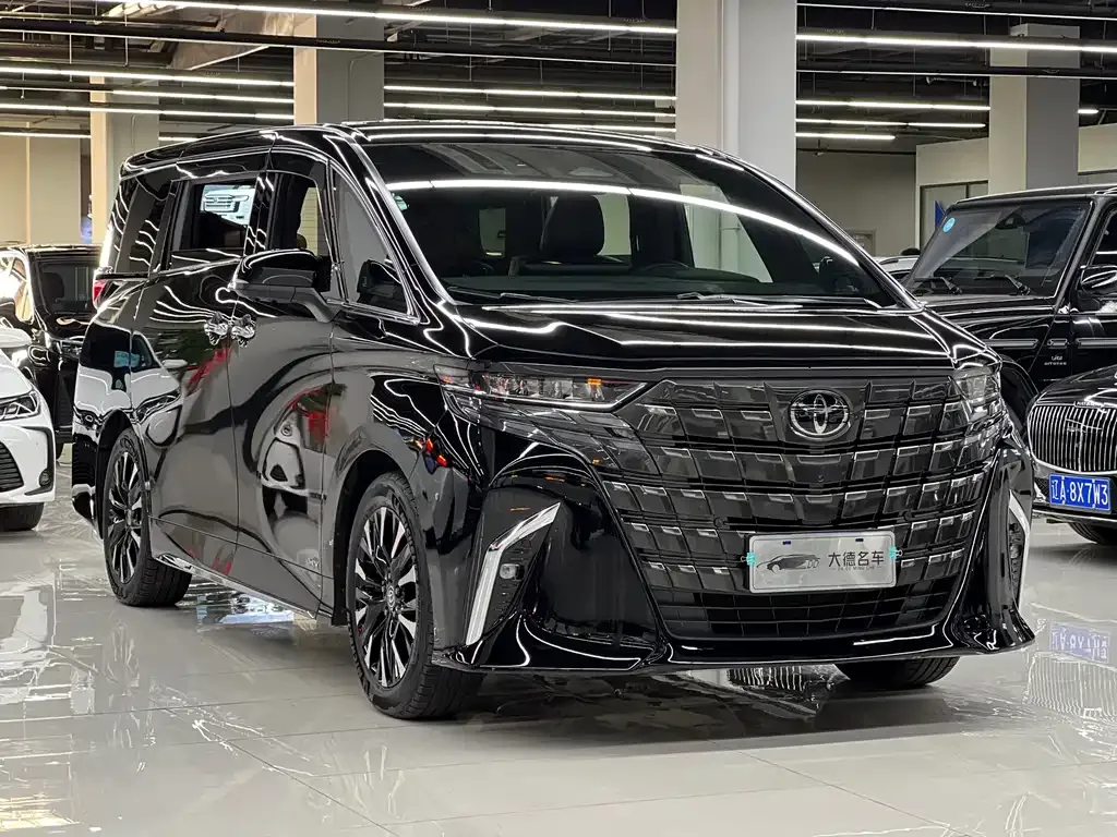 Toyota Alphard — фото 9