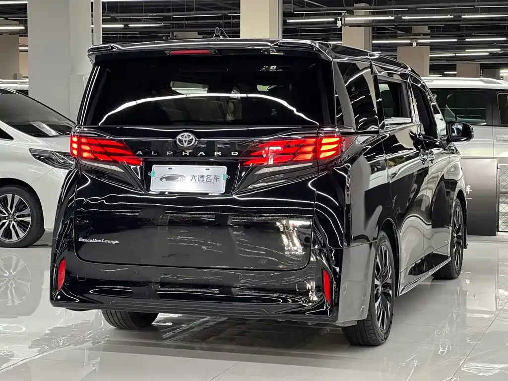 Toyota Alphard — фото 3