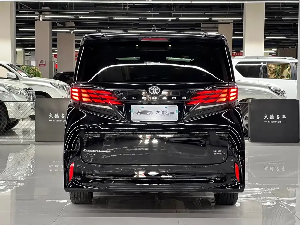 Toyota Alphard — фото 5