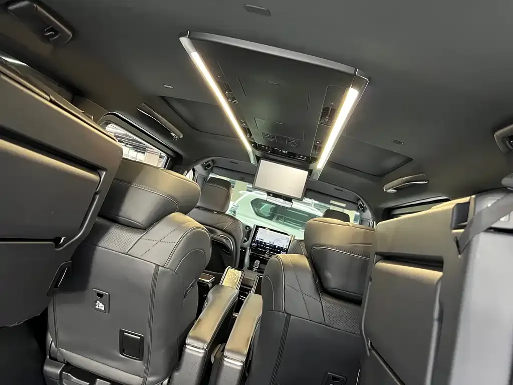 Toyota Alphard — фото 2