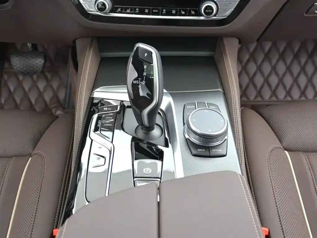 BMW 5 Series — фото 10
