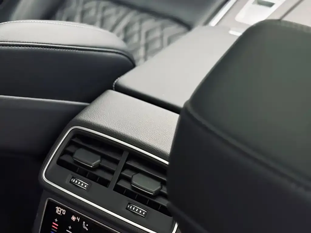 Audi A6L — фото 8