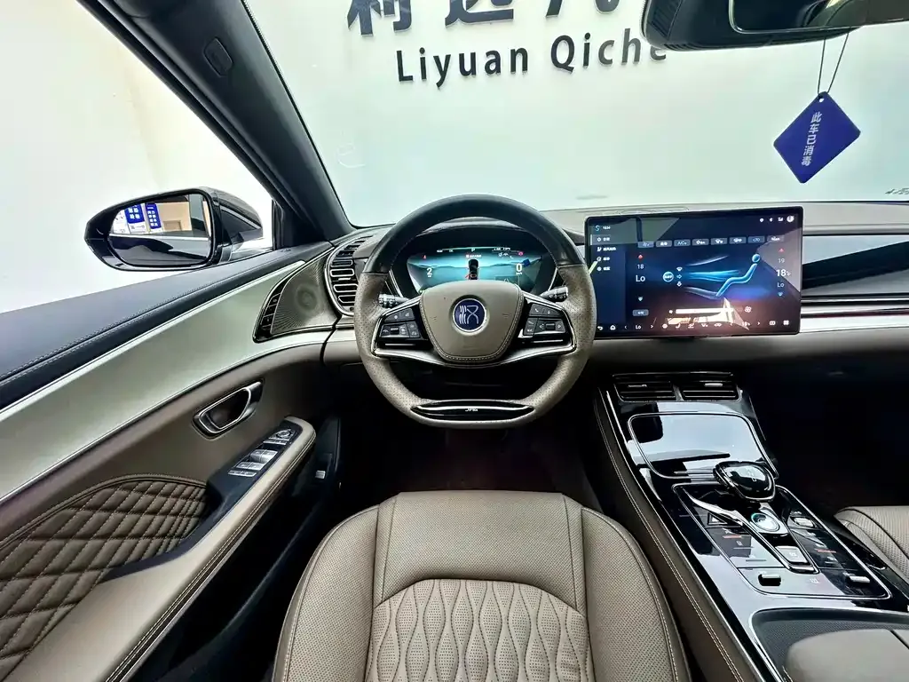 BYD Han — фото 10