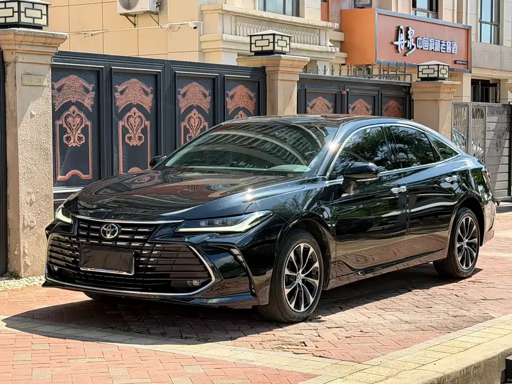 Toyota Avalon — фото 1