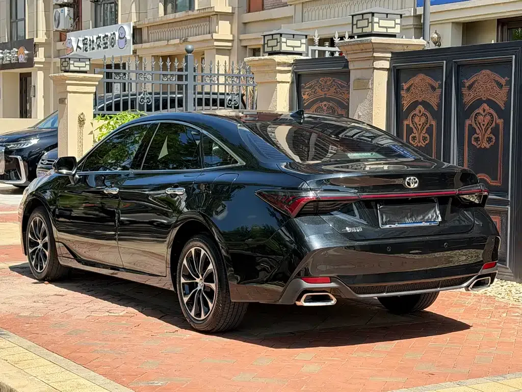 Toyota Avalon — фото 4