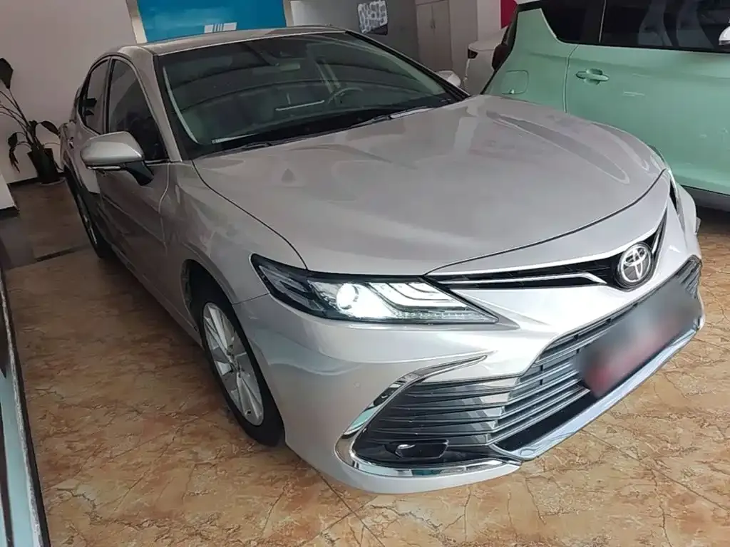 Toyota Camry — фото 5