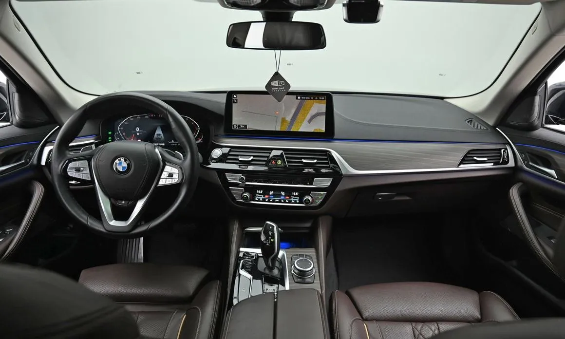 BMW 5-Series — фото 10