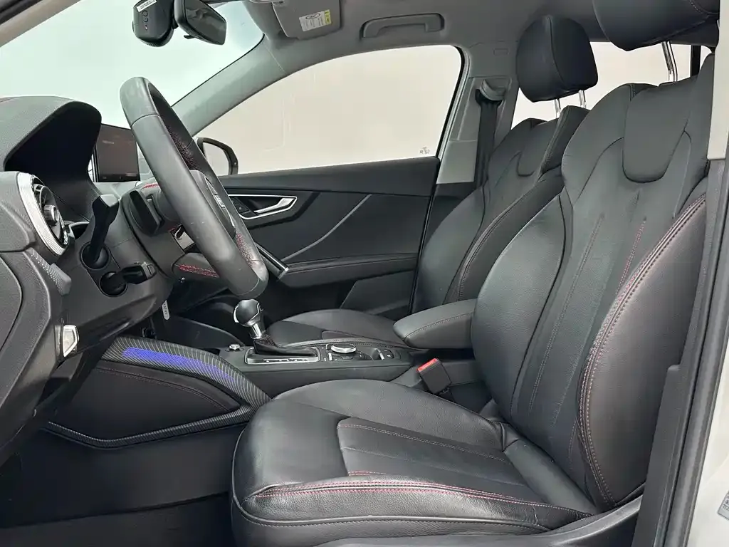 Audi Q2L — фото 5