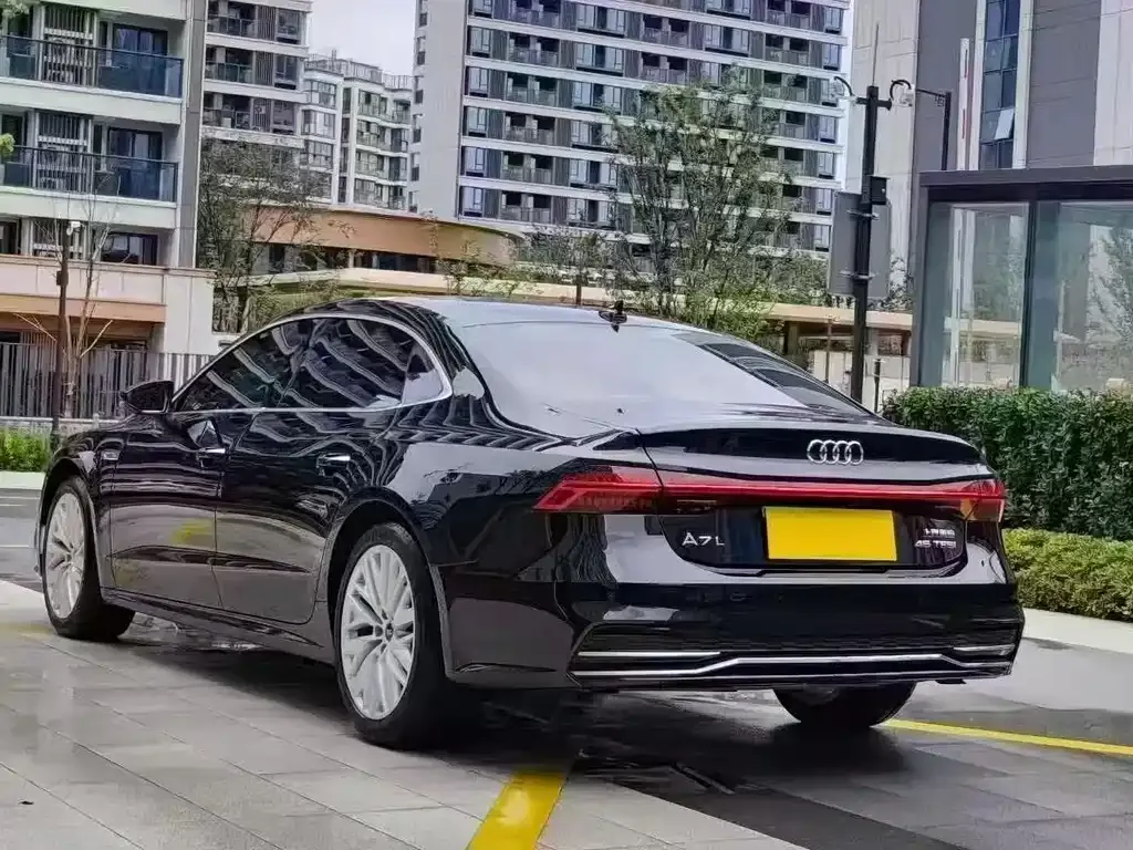 Audi A7L 2024 из CN, фото 9
