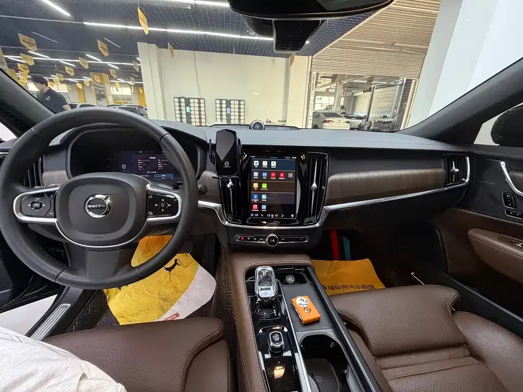 Volvo S90 — фото 10