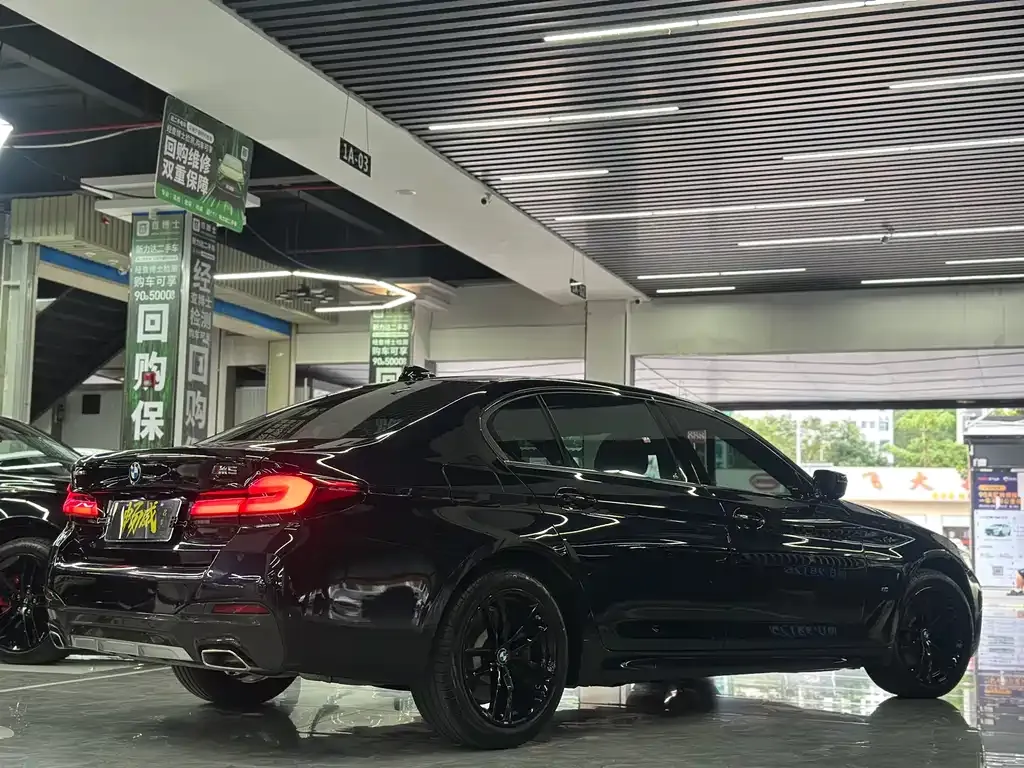BMW 5 Series — фото 10