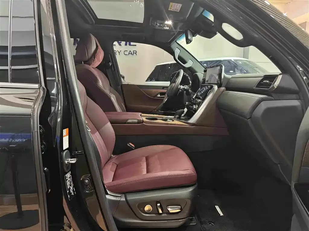 Lexus LX — фото 9