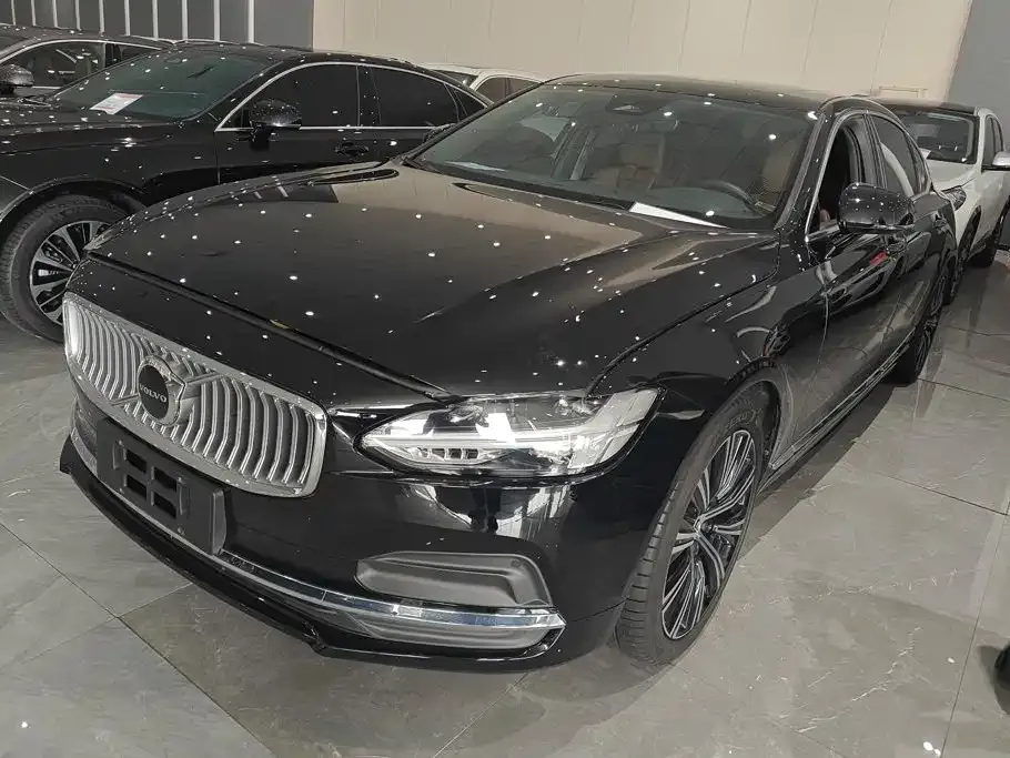 Volvo S90 — фото 1