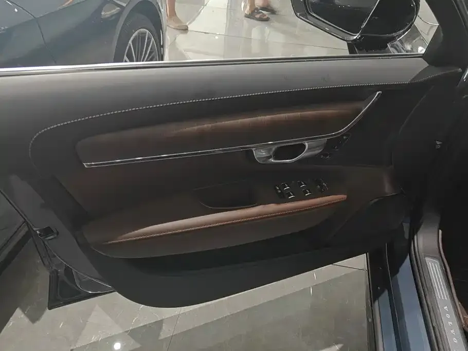 Volvo S90 — фото 2