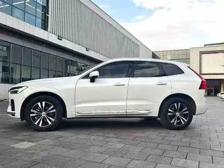 Volvo XC60 — фото 8