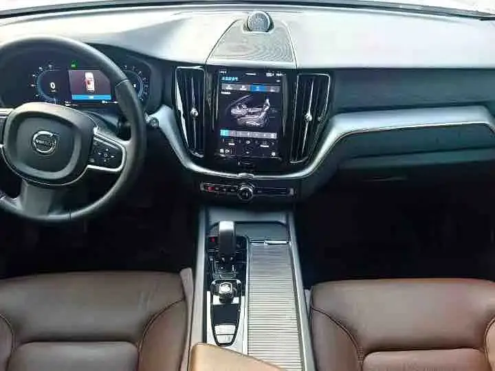 Volvo XC60 — фото 4
