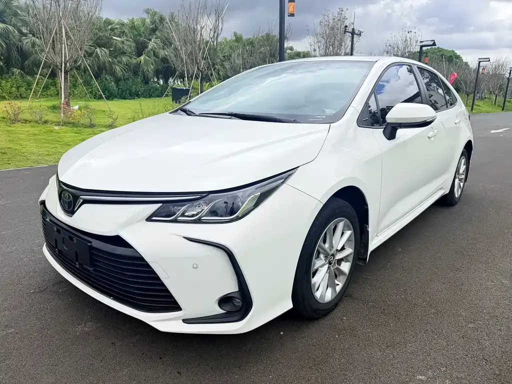 Toyota Corolla — фото 1