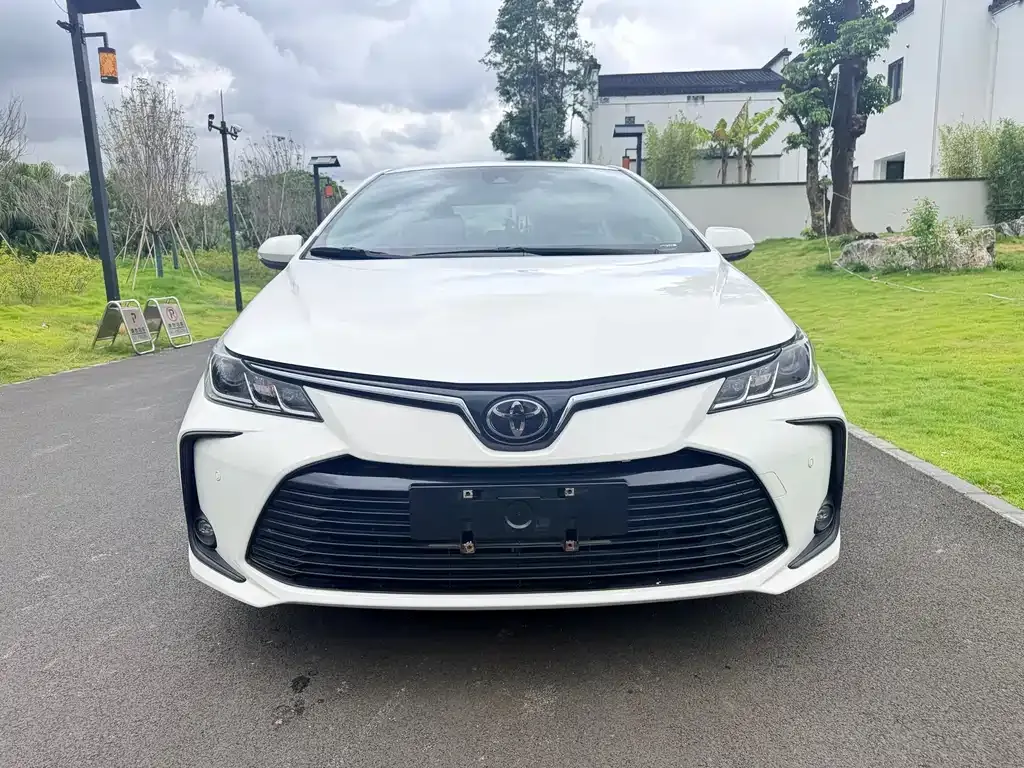 Toyota Corolla — фото 8